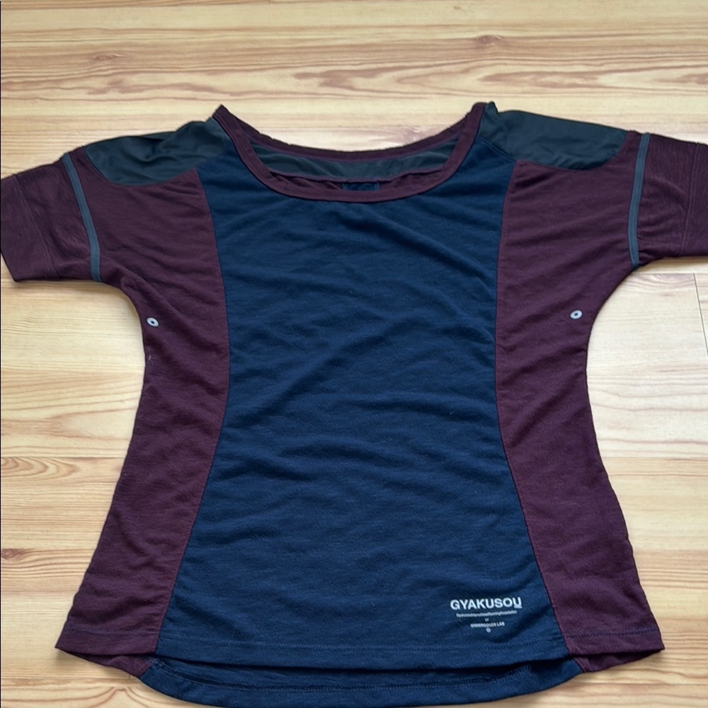 Nike Women's Short Sleeve Tee - Black and Maroon Gyakuso running shirts L